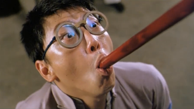 小伙被鬼捉弄,现场表演吞筷子,不料遇上捉鬼大师英叔!