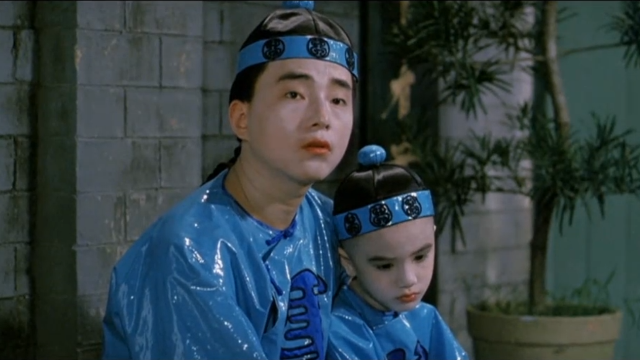 大鬼小鬼不愿离开明叔坐在门外伤心不料遇上仇人