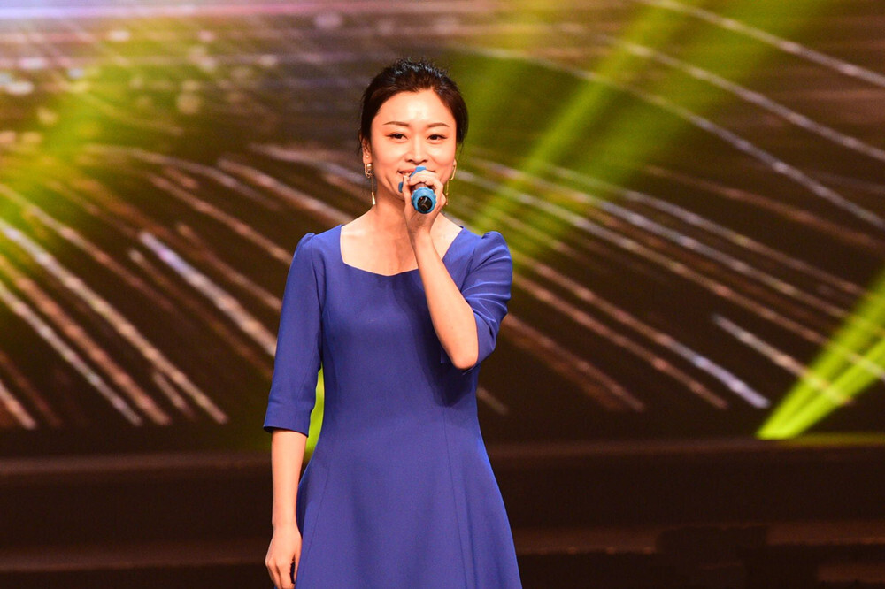 主持人阵容中,除萧山剧院主持人周宁和开元艺术团语言老师钱江之外