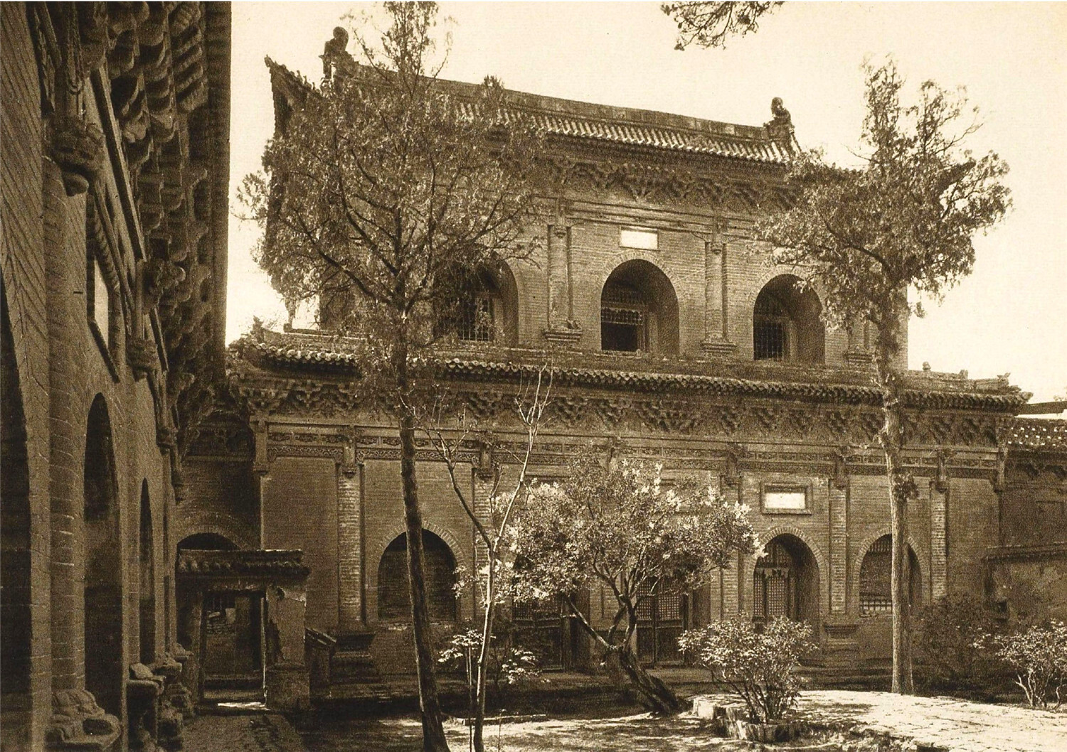 太原府,汾河的守护铜麒麟.五台山,十方堂的墙砖部分.