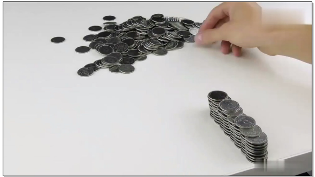 硬币桥悬在空中了!这是怎么做到的?