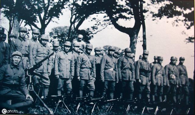 1937年10月,南方八省的红军和游击队改编为国民革命军陆军新编第四军