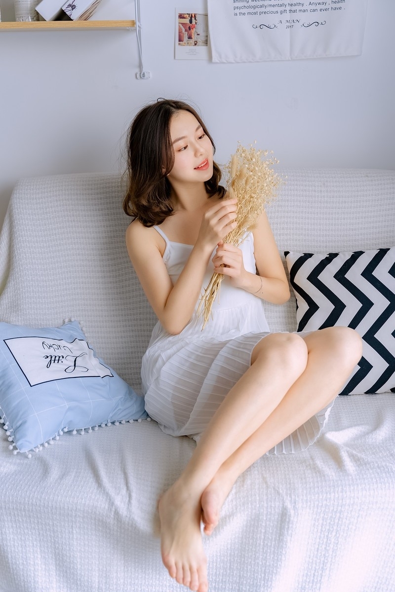 吊带长裙人妻美女少妇火辣写真