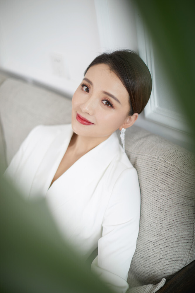 孙茜亮相北京电影节 红尾锦鲤裙优雅浪漫