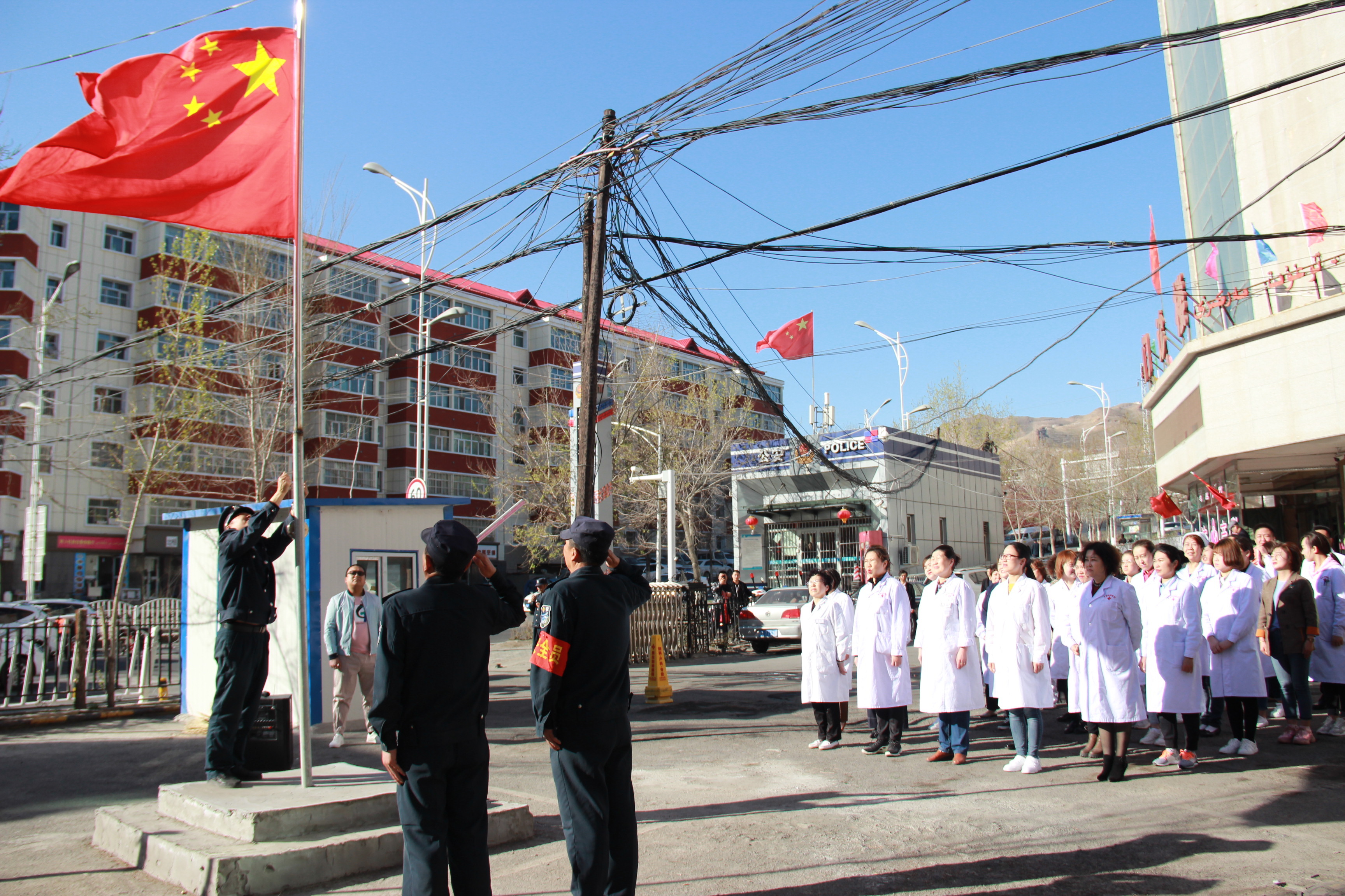 民生妇幼医院举行首次升旗仪式__凤凰网
