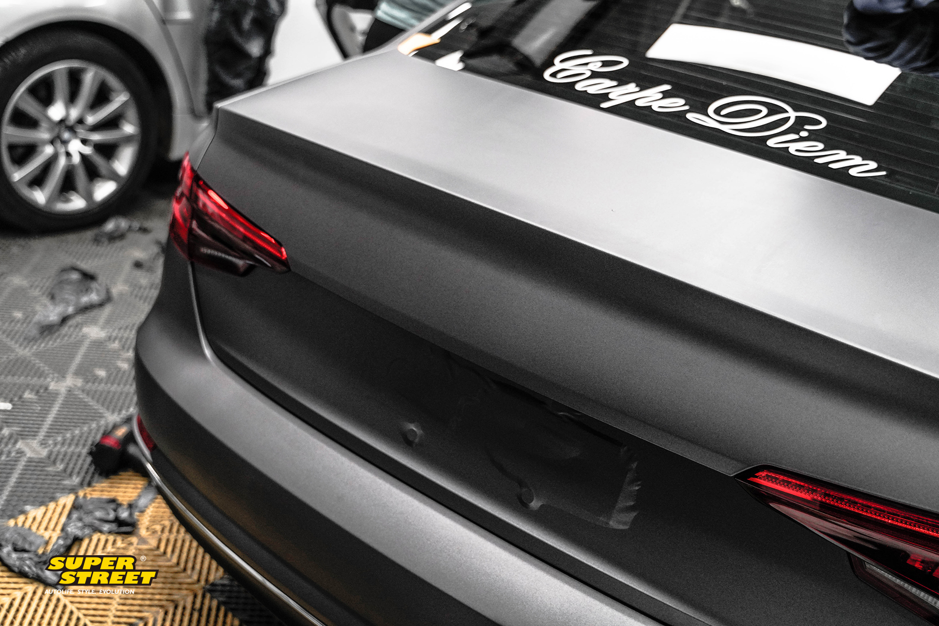 superstreet改装日记-奥迪a4l贴膜艾利亚面金属碳黑