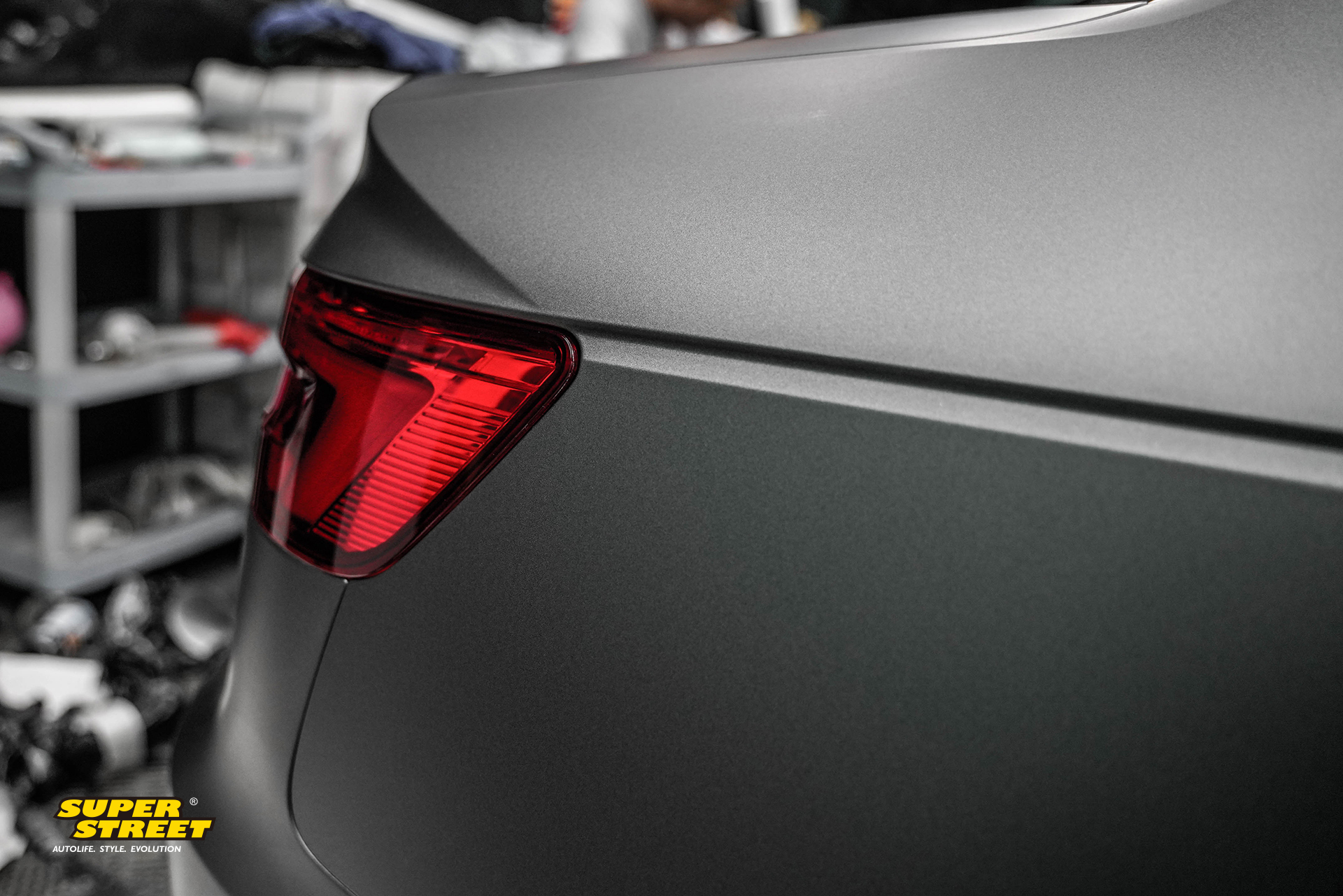 superstreet改装日记-奥迪a4l贴膜艾利亚面金属碳黑