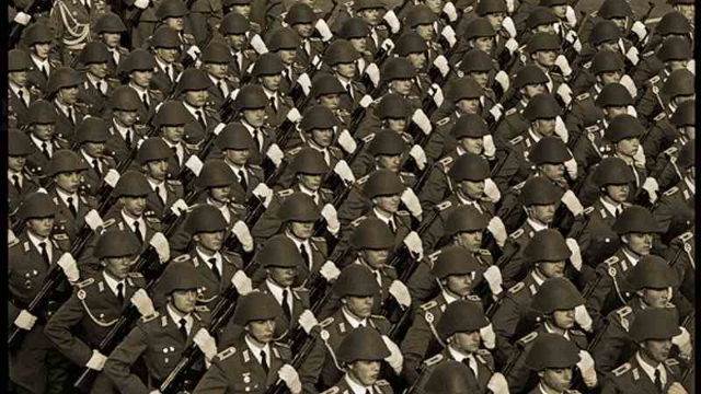 1989年德国大阅兵德国士兵整齐的正步太熟悉了