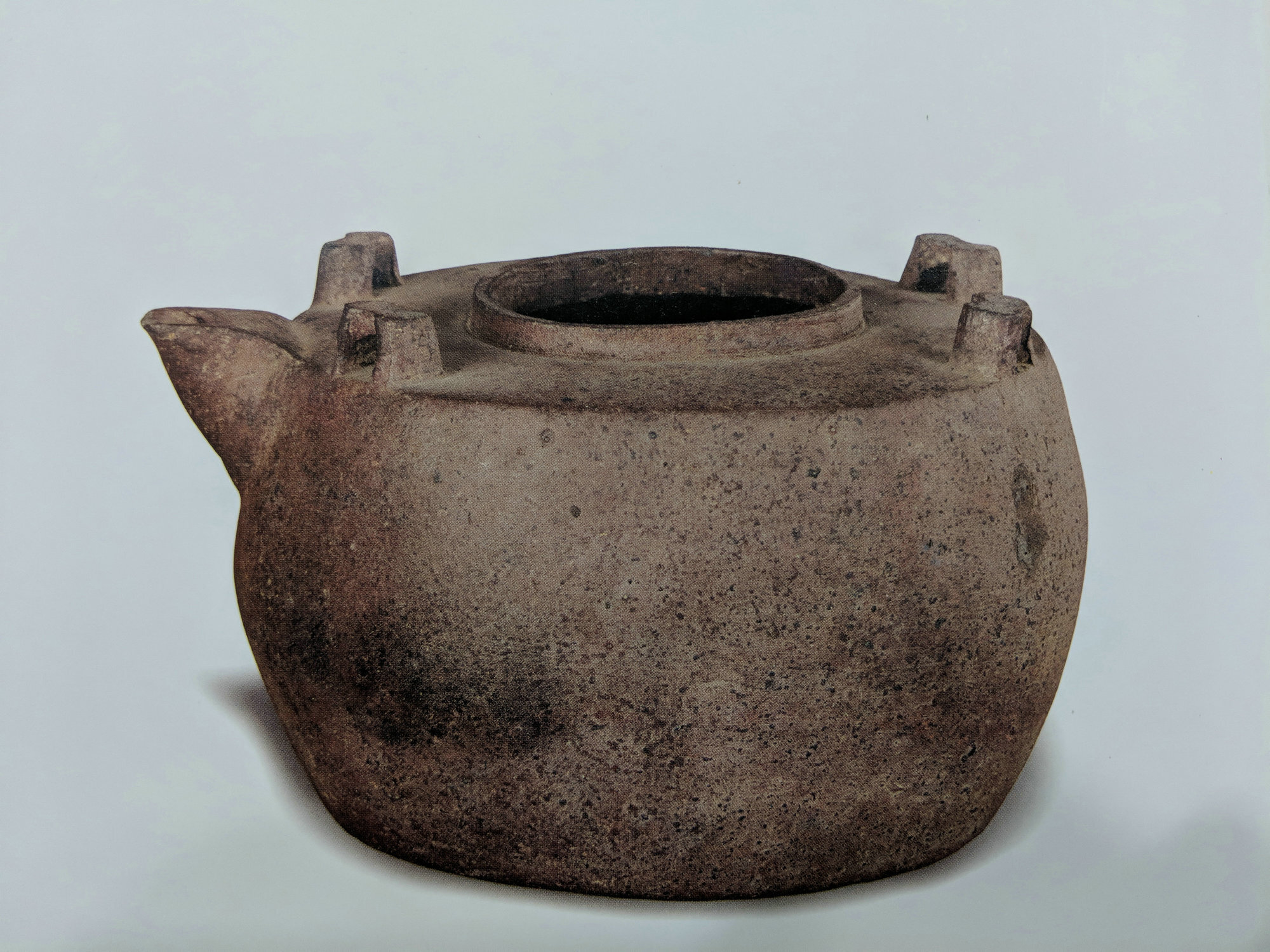 紫砂考古,1991年江苏无锡南禅寺出土,明代晚期,紫砂小圆壶