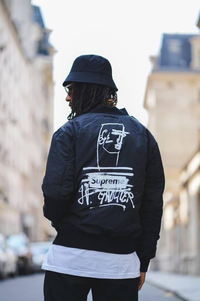 supreme发布联名款的街拍单品潮人们又要彻夜排队了__凤凰网