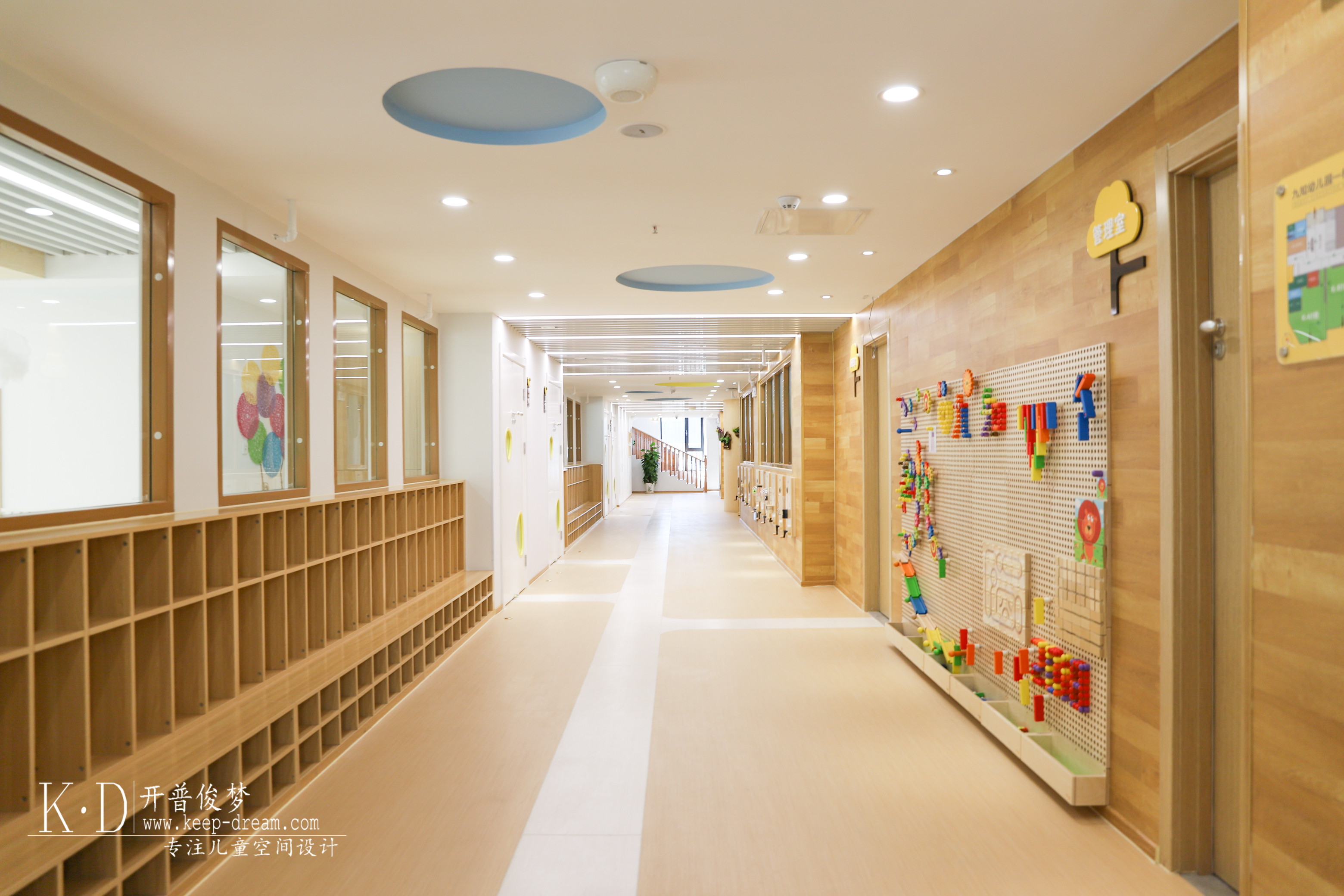 幼儿园室内设计:这样有趣的走廊空间设计装修!