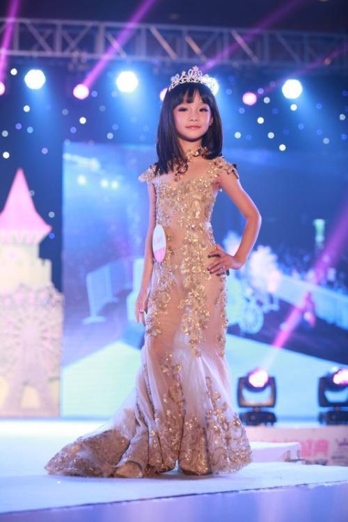 新晋童星气质萝莉宋郁婷