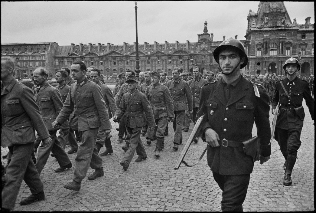 1944年,解放后的巴黎大街