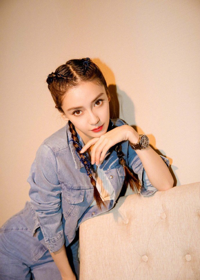 女艺人angelababy麻花辫甜酷时尚写真