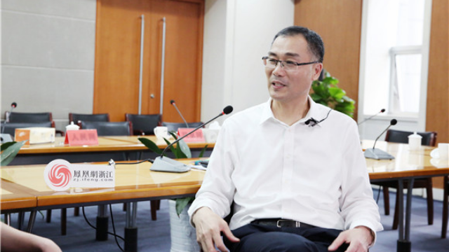 凤凰网浙江对话朱安伟让青年来了北仑就不想走