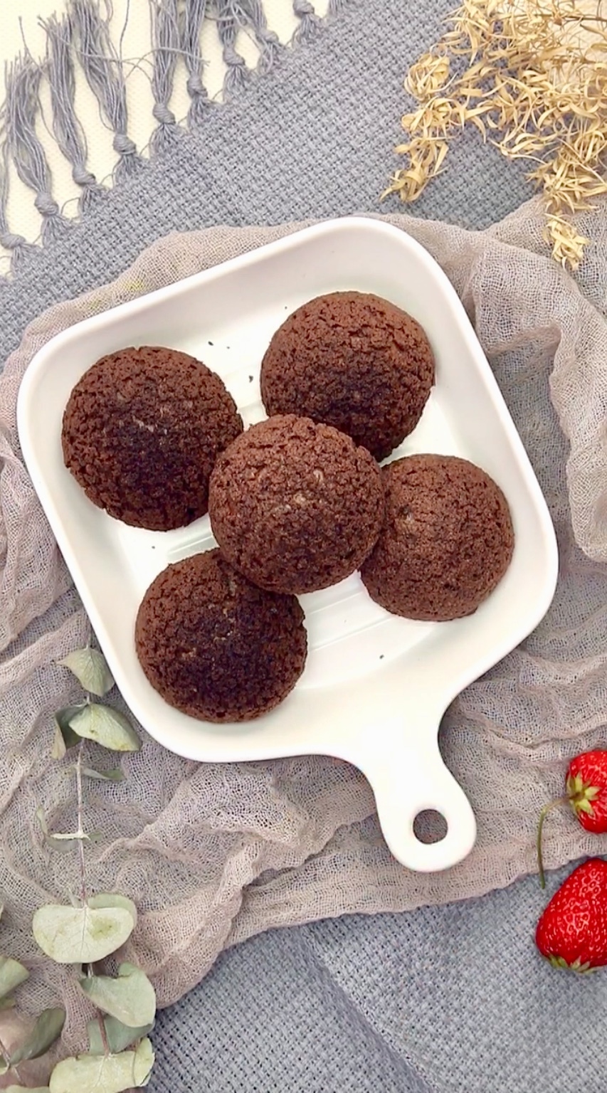 红格美食口味浓郁的脆皮巧克力泡芙谁吃谁喜欢