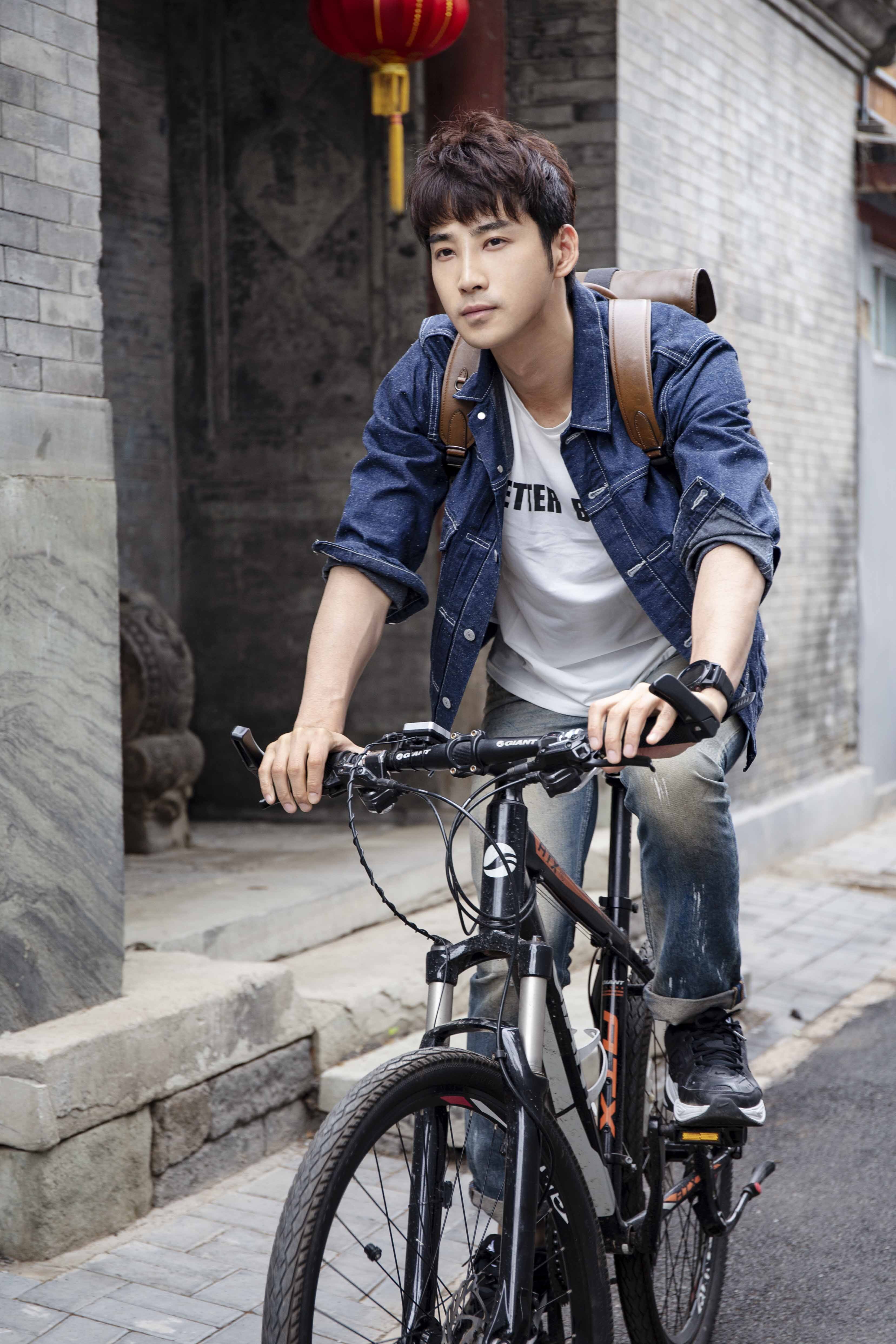 热血青年庞瀚辰志愿加入骑行寻访活动 扬"五四"精神展青春风采