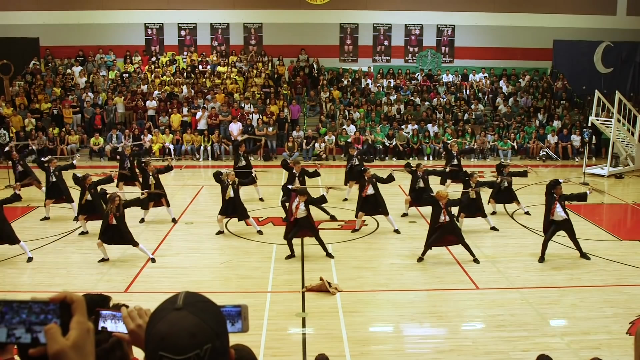 美国一所高中在返校日上表演哈利波特舞蹈剧创意和表演都棒呆了