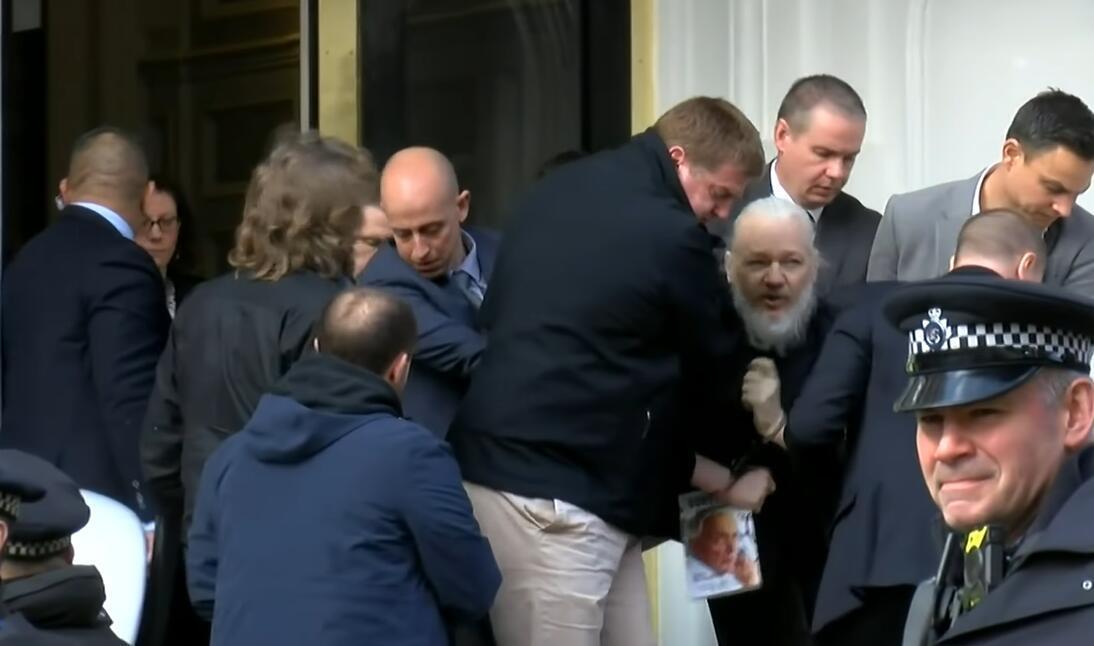 间谍还是受害者阿桑奇与斯诺登的命究竟拴在谁手上