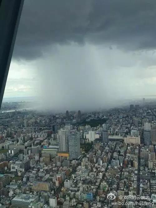 【航盟】在飞机上看下雨是一种怎样的体验?震撼!