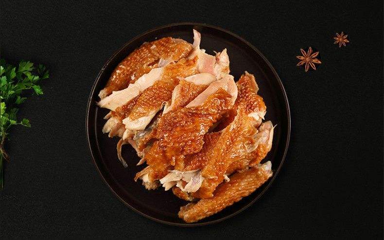 正宗符离集烧鸡外观油润发亮,肉质雪白,肉烂脱骨,肥而不腻__凤凰网