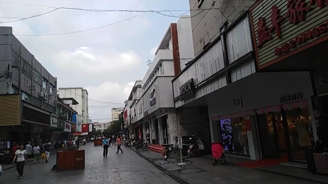 小伙随拍西乡步行街昔日人山人海如今这么冷清人都去哪了