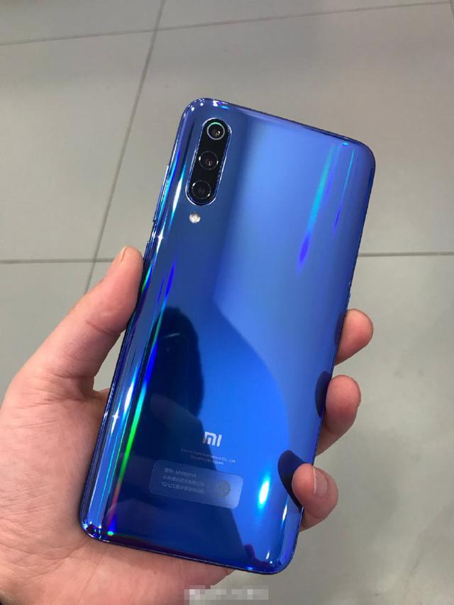 小米9vs小米9se,1000元到底差了什么?摸了se三秒后瞬间扔掉手中的9