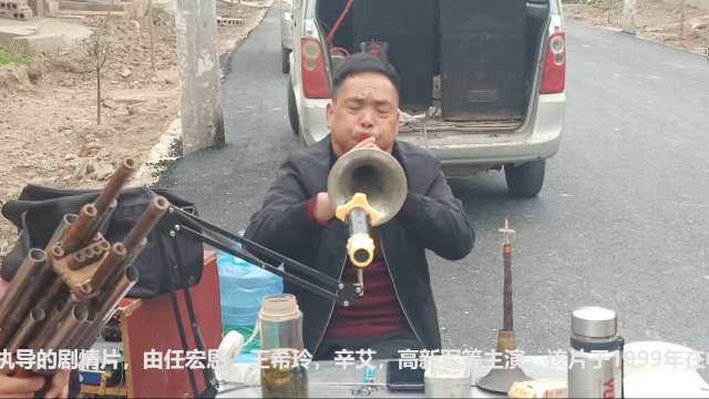 民间高人唢呐独奏豫剧《赵铁贤哭坟,瞬间泪崩!