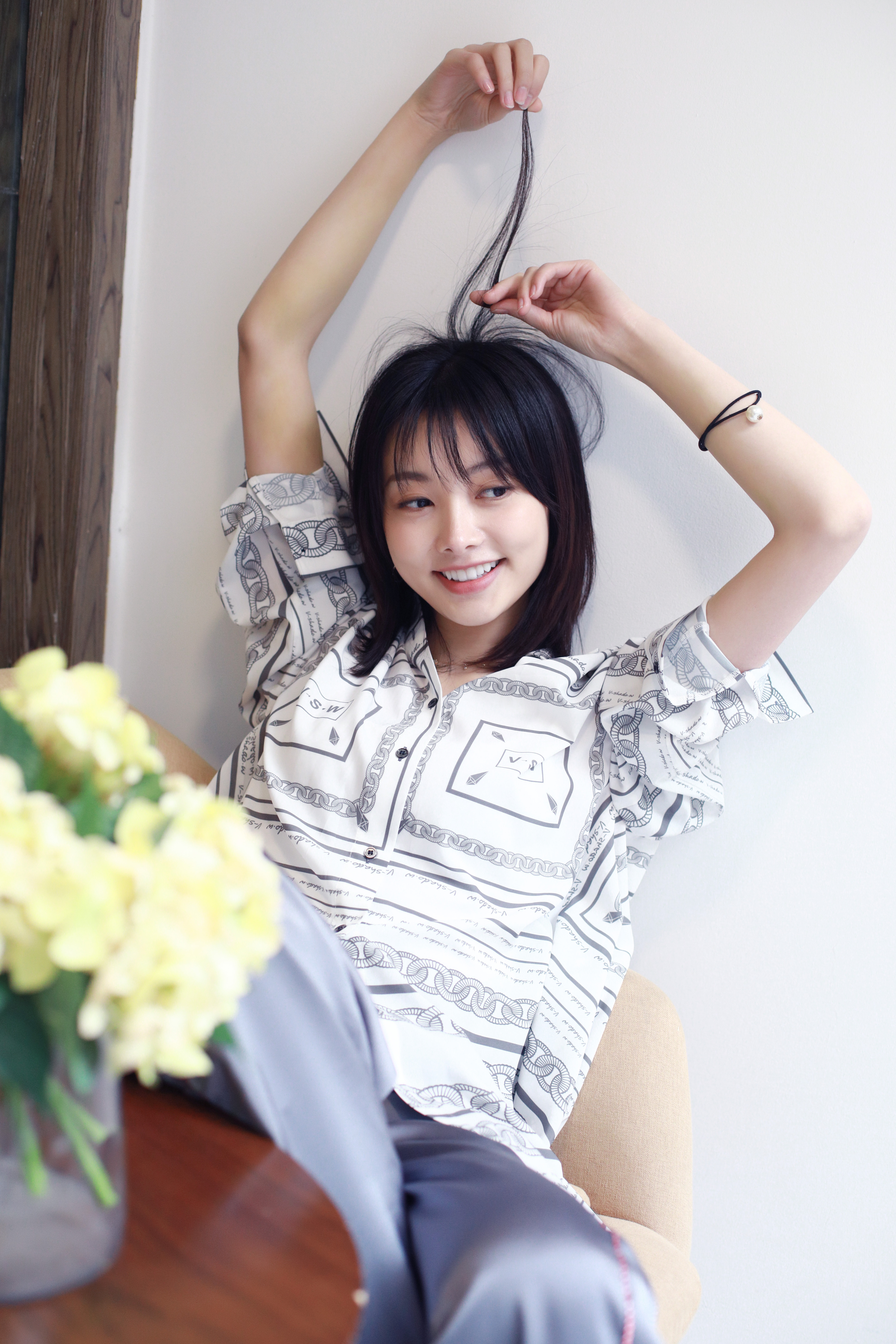 打开凤凰新闻,查看更多高清图片近日,演员吴昱瑶曝光一组初夏写真.