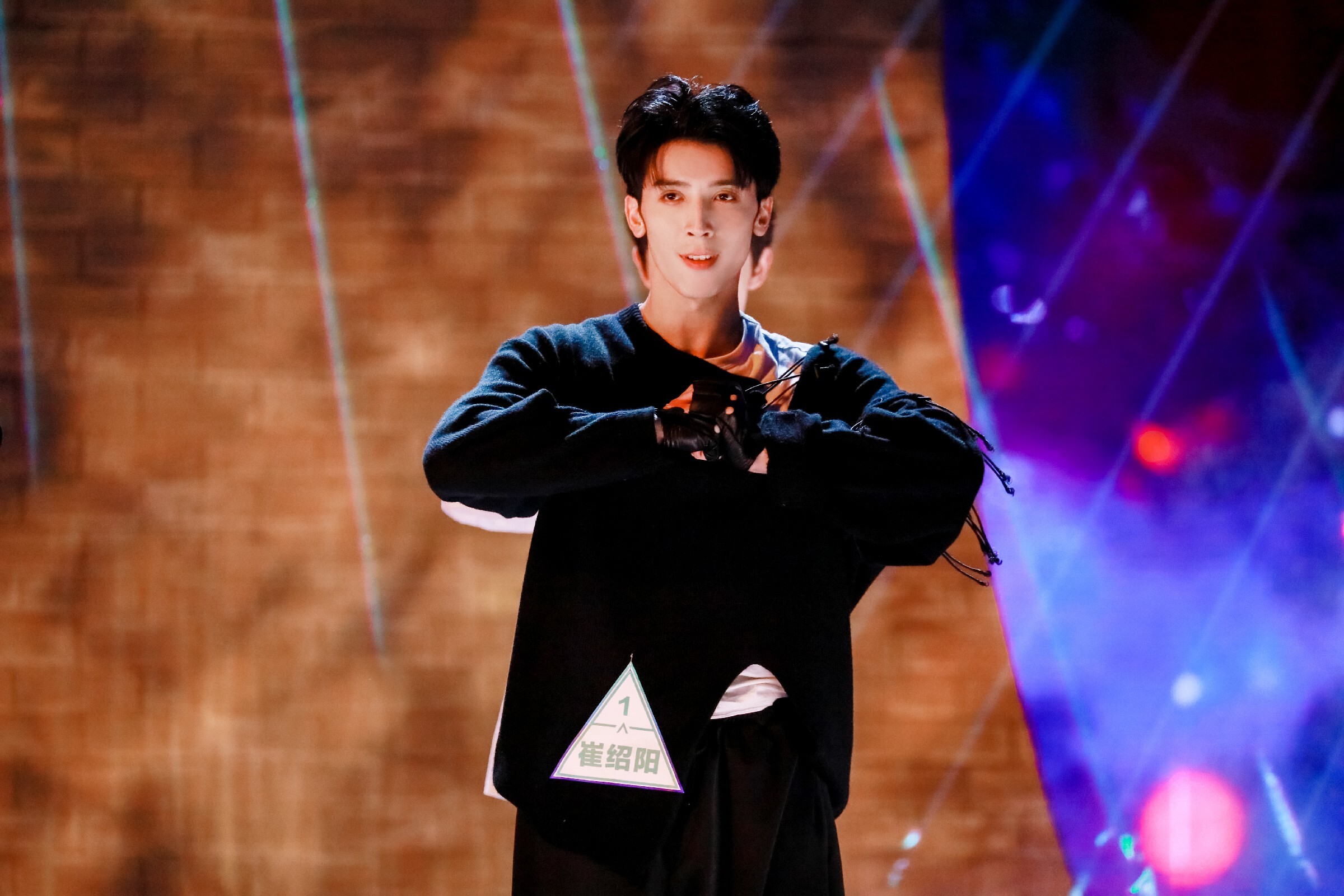 崔绍阳超燃舞台 化身《月光爱人》惊艳全场__凤凰网