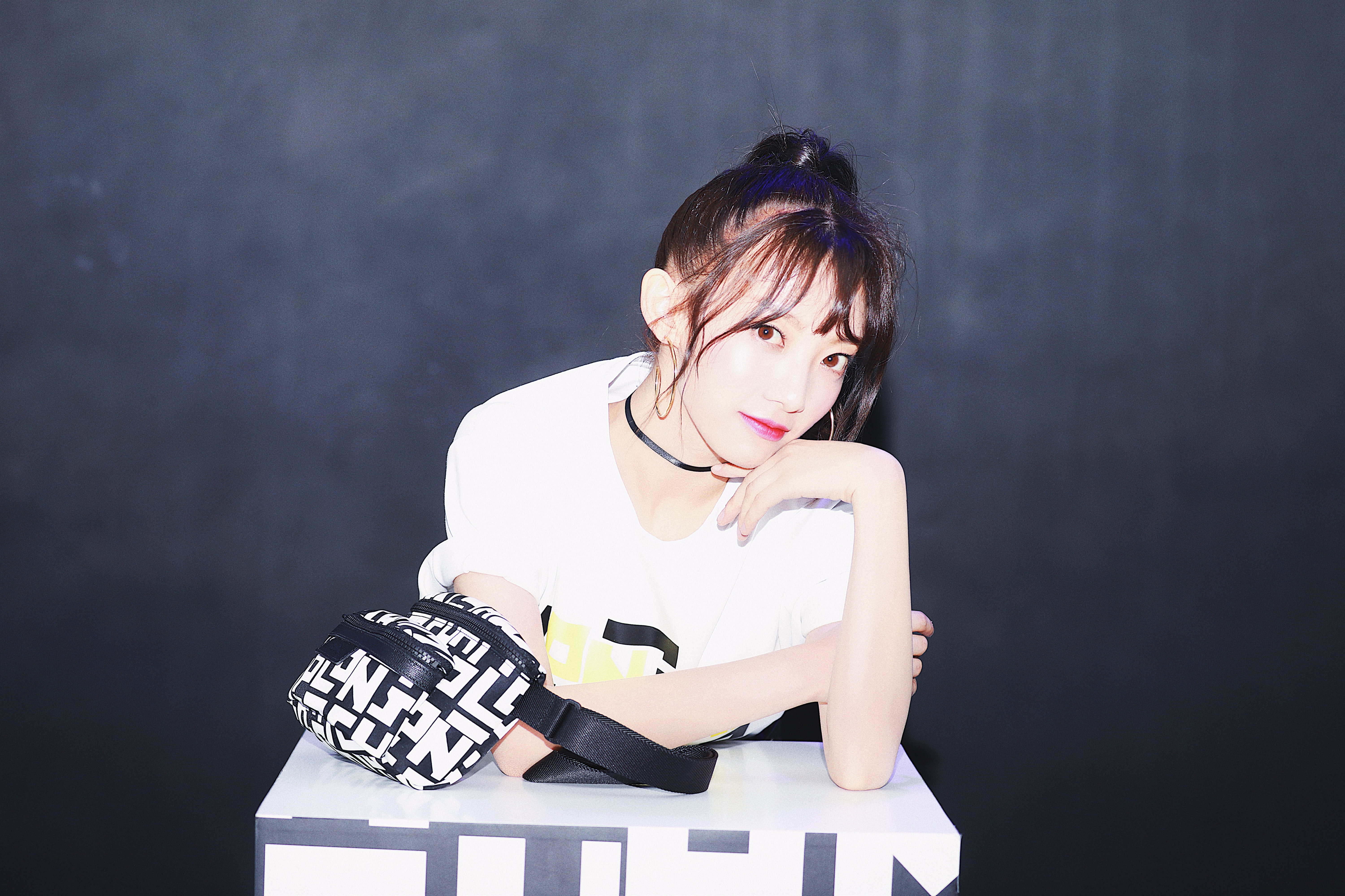 范薇亮相珑骧longchamp全球首发派对,时尚演绎青春新姿态