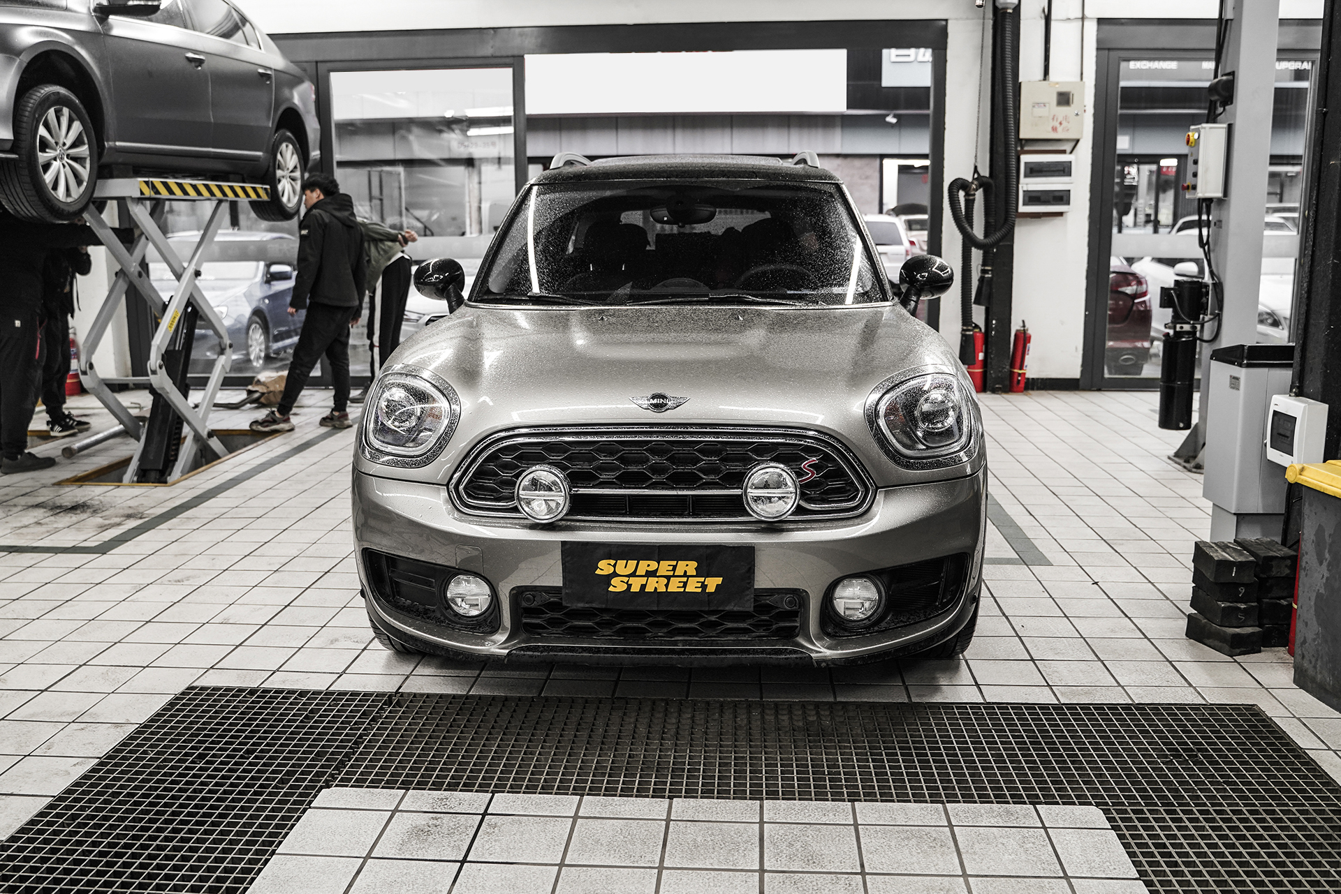 superstreet改装日记-mini countryman改装ap9440四活塞刹车套件