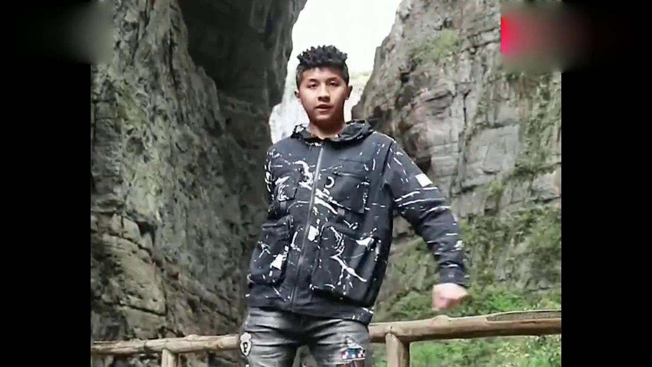 花一村尬舞重庆摩擦摩擦这熟悉的动作太搞笑了吧