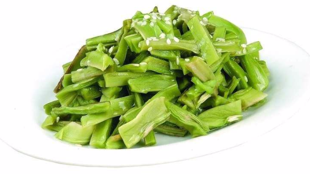农村长在野地里的这道菜,曾是贵族专享贡品,如今35元一斤