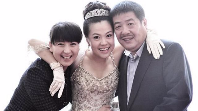 国家一级演员多次上春晚嫁大十岁二婚丈夫今与继女相处融洽