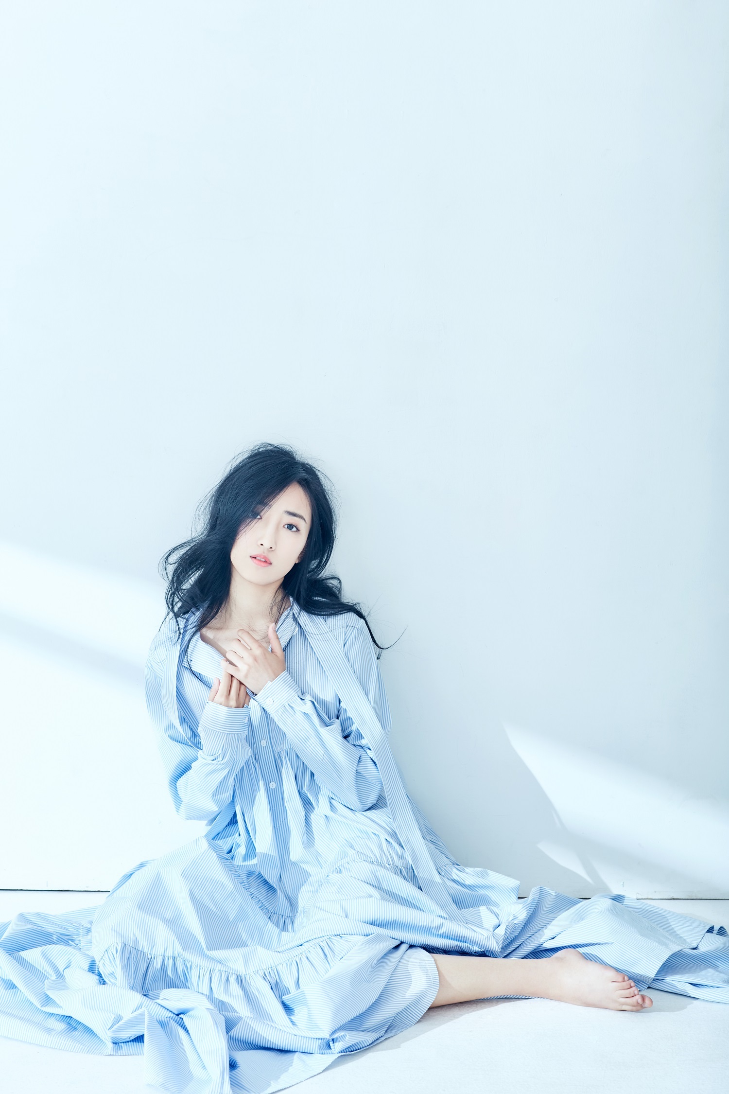 曲凌子夏日写真曝光 光影斑驳间尽显灵动清新