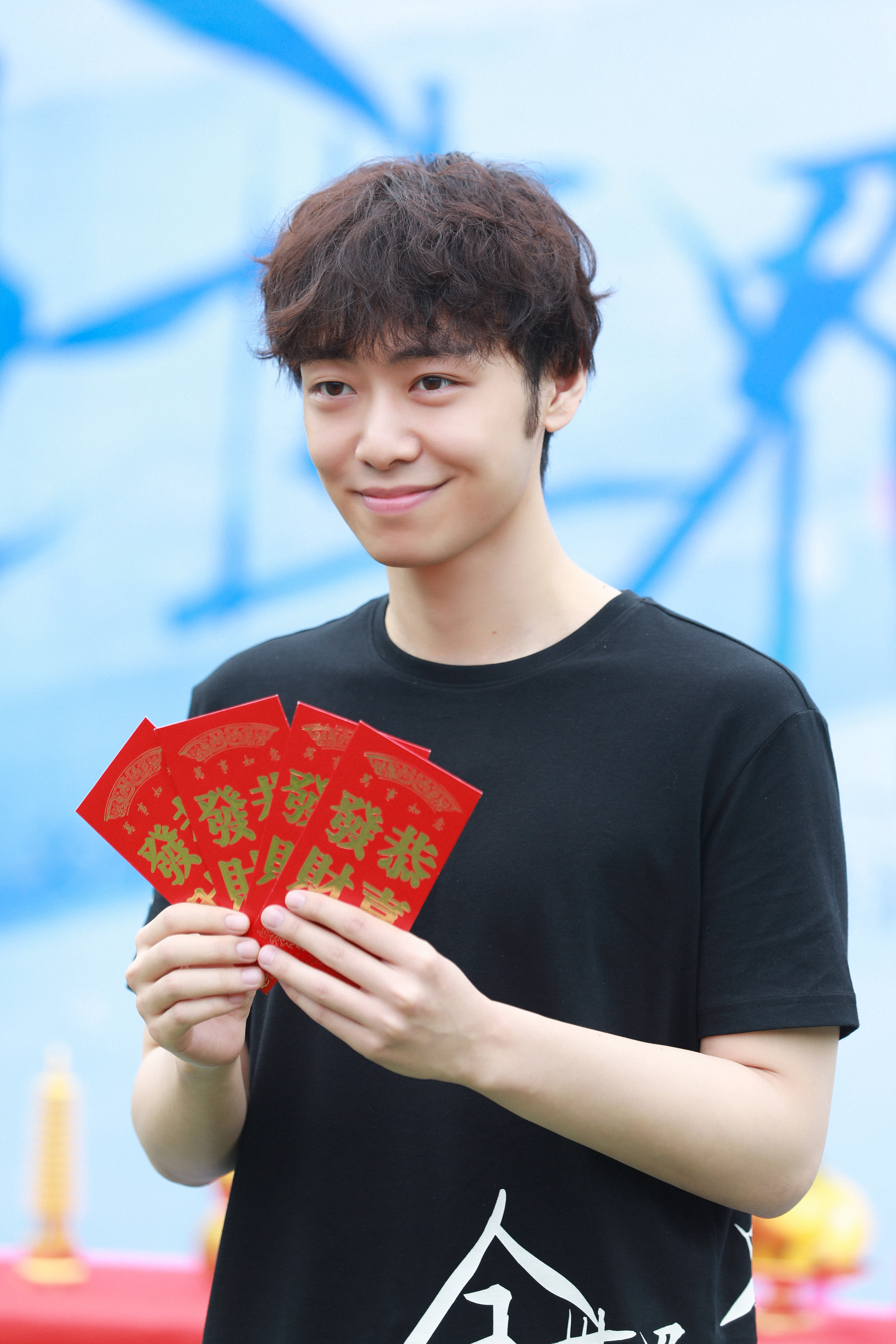 演员郭欣禹新剧《全世界最好的你》开机逐梦射箭魅力难挡