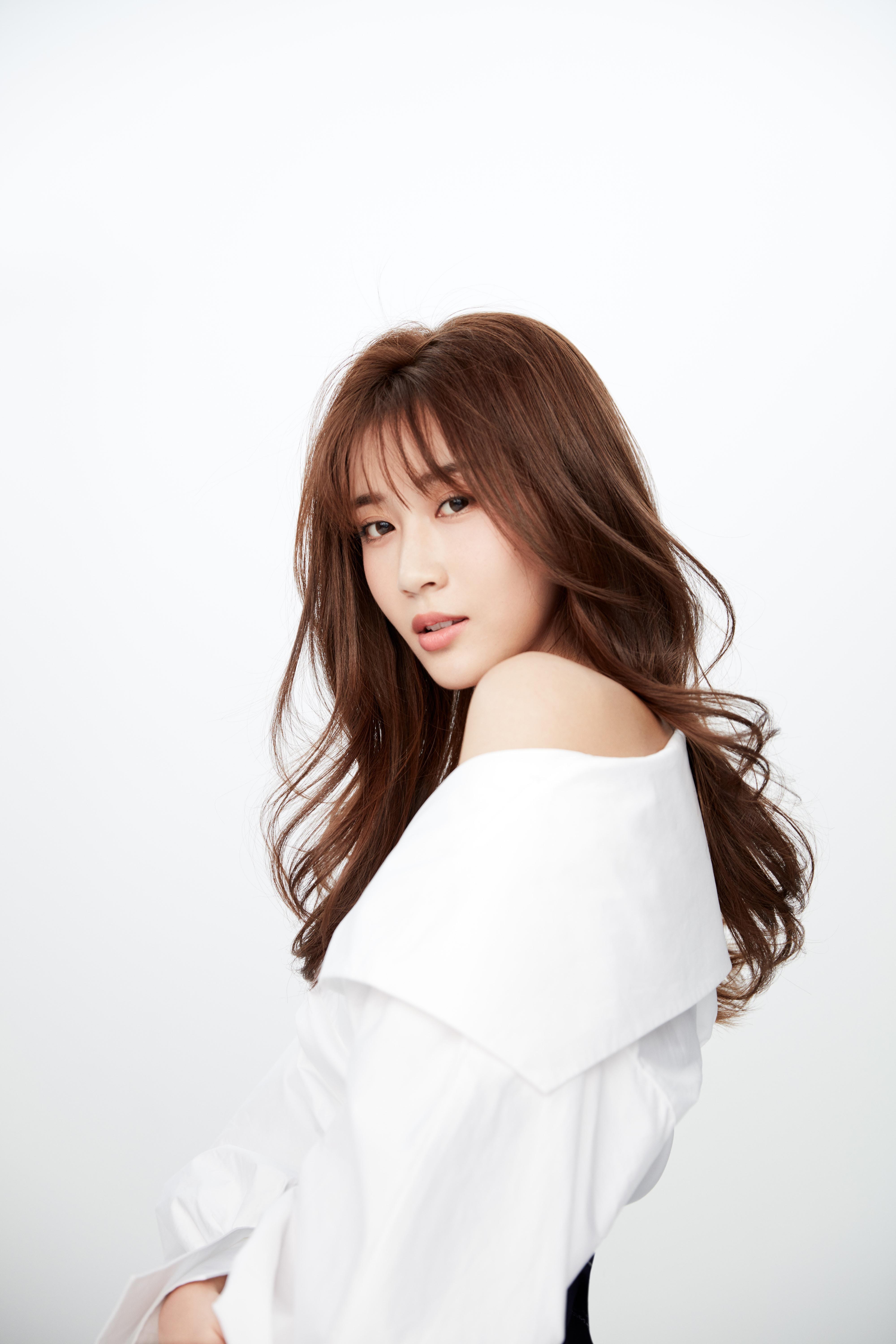 张雅卓新写真曝光俏皮可爱尽显夏日小性感