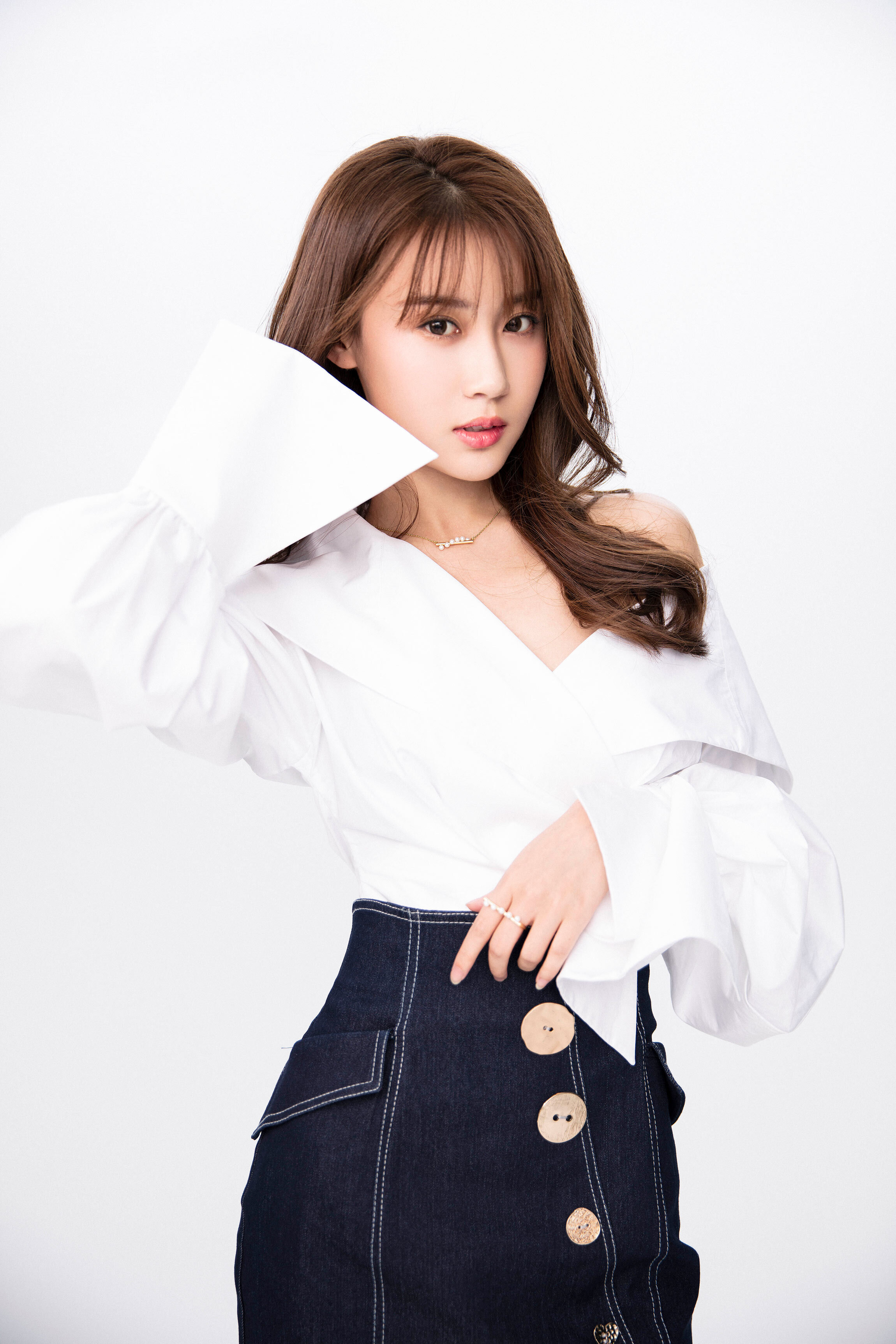 张雅卓新写真曝光 俏皮可爱尽显夏日小性感__凤凰网