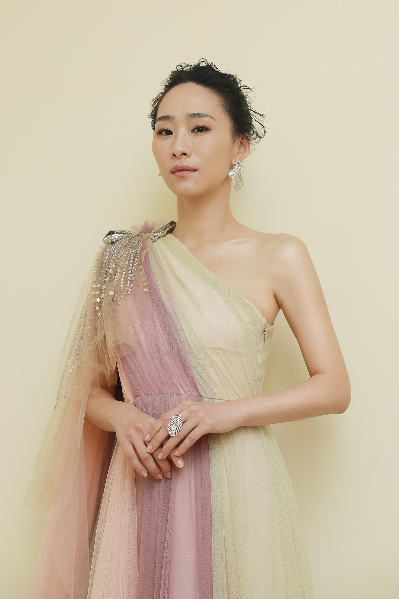 吴可熙佩戴boucheron宝诗龙出席电影《灼人秘密》戛纳首映礼