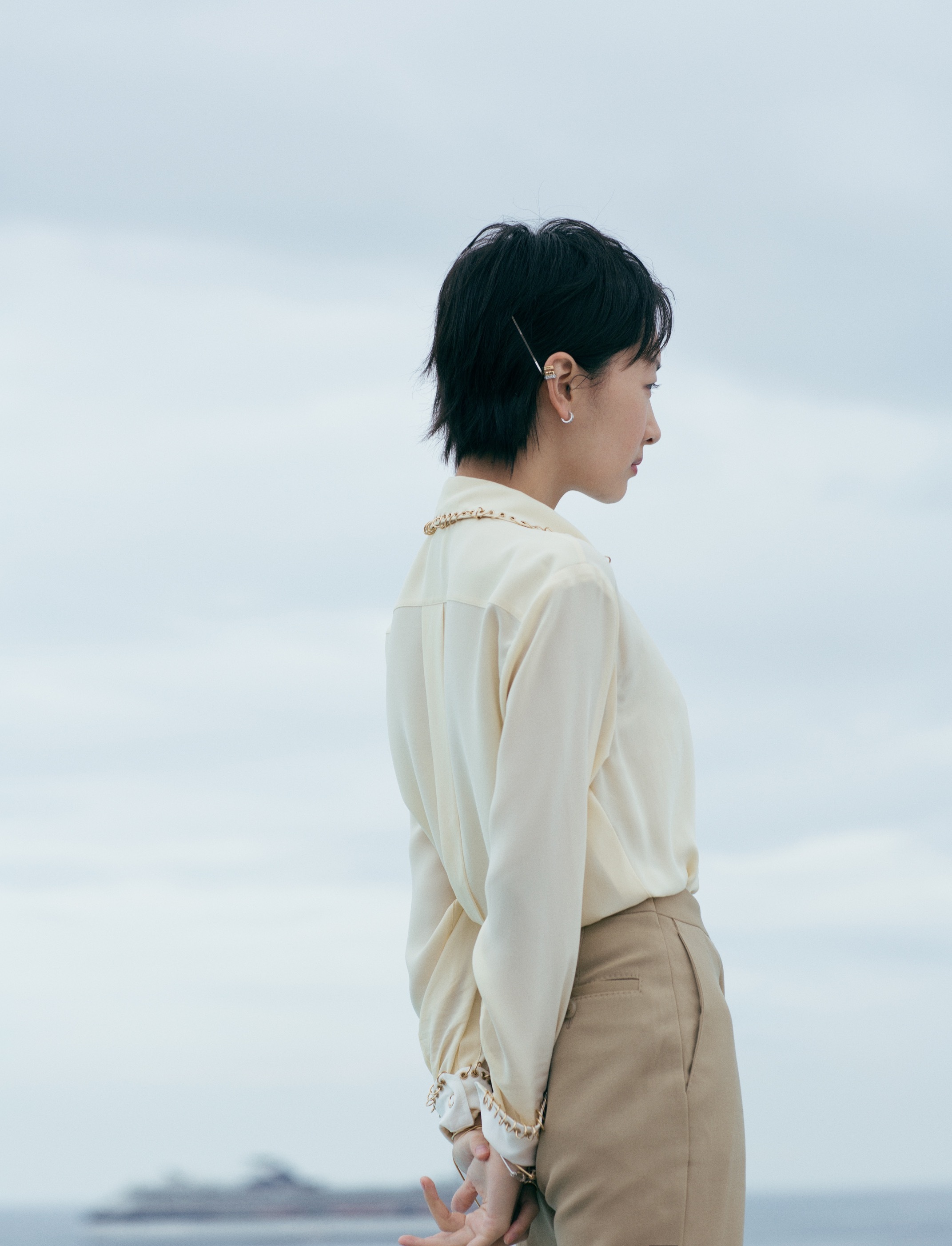 周冬雨佩戴boucheron宝诗龙出席戛纳电影节开云集团"跃动她影"论坛