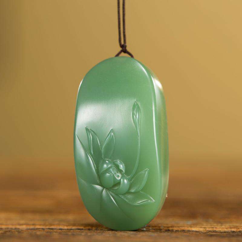 一空说玉:唯美的邂逅——莲花遇上和田玉竟有这样的寓意