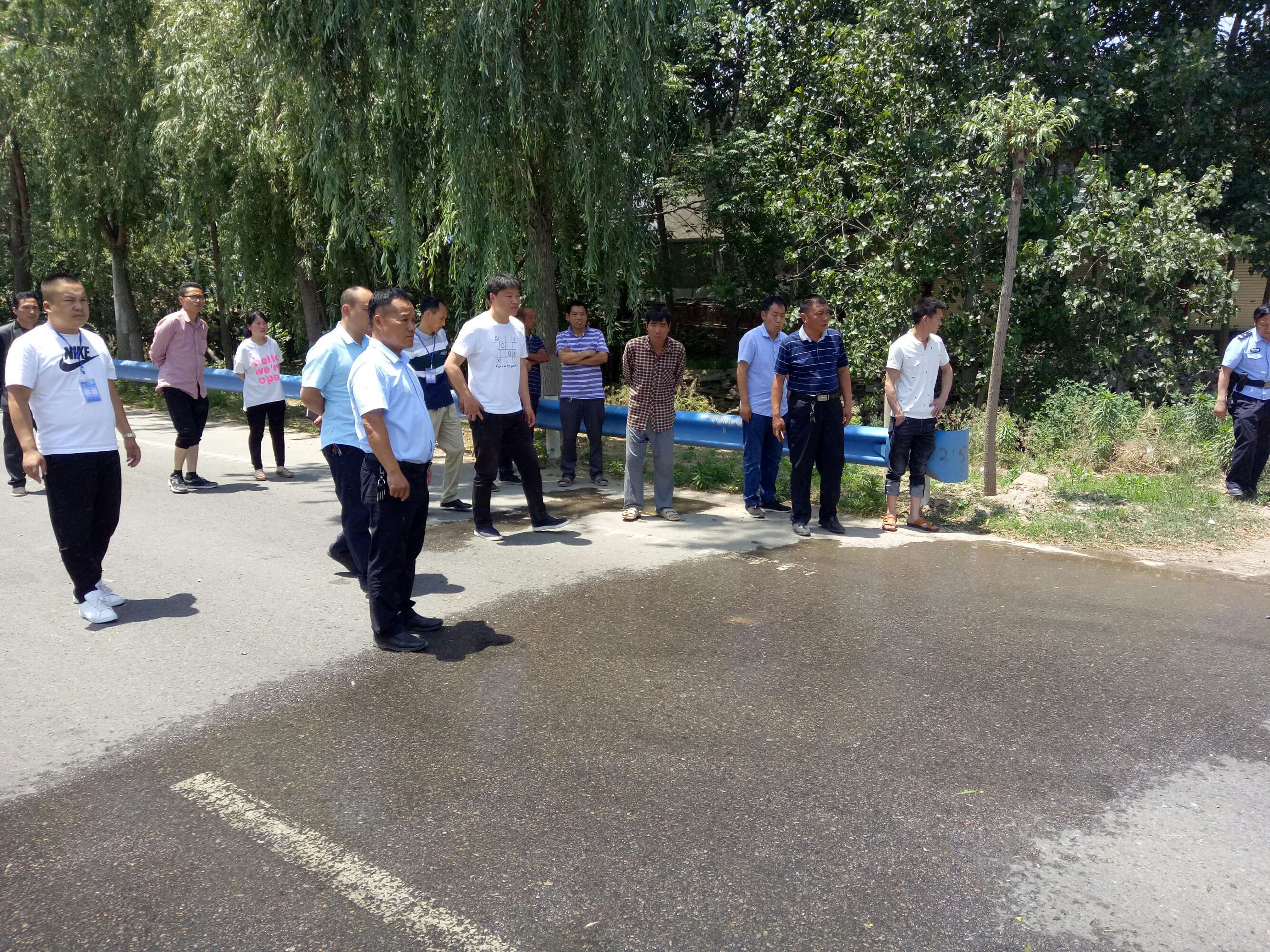 水火无情人有情,鹿邑邱集乡洒水车秒变"消防车"化解危机!