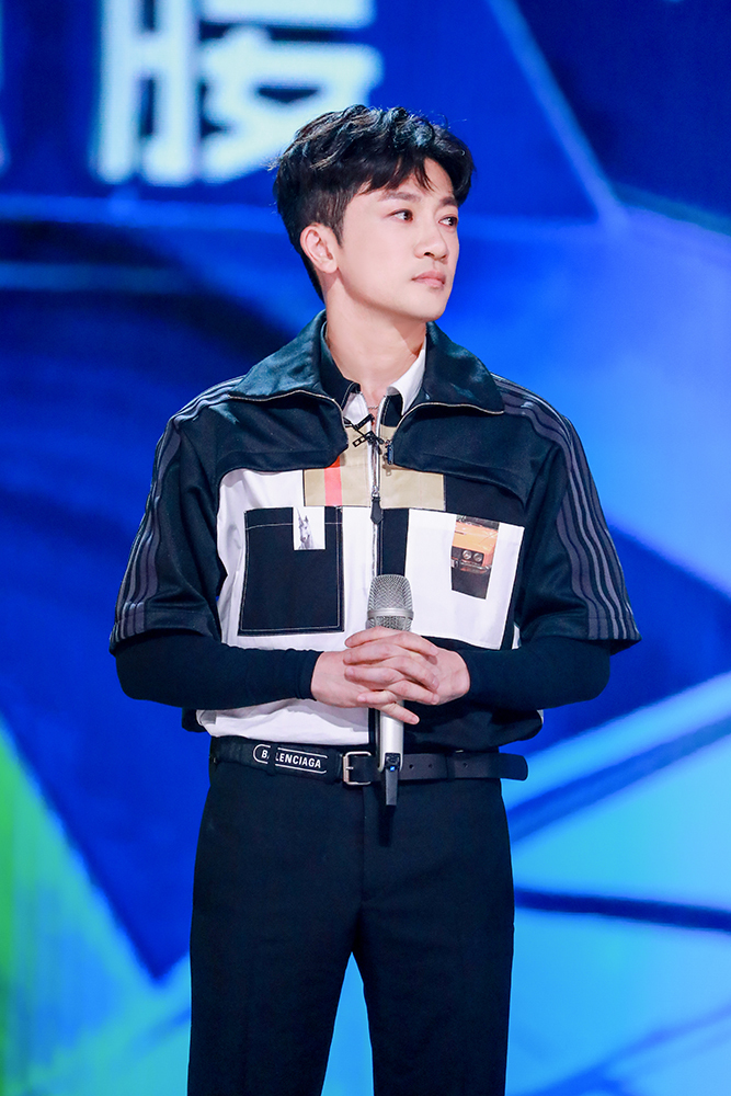 苏有朋《创造营2019》获封神助攻 细致指点助力学员公演