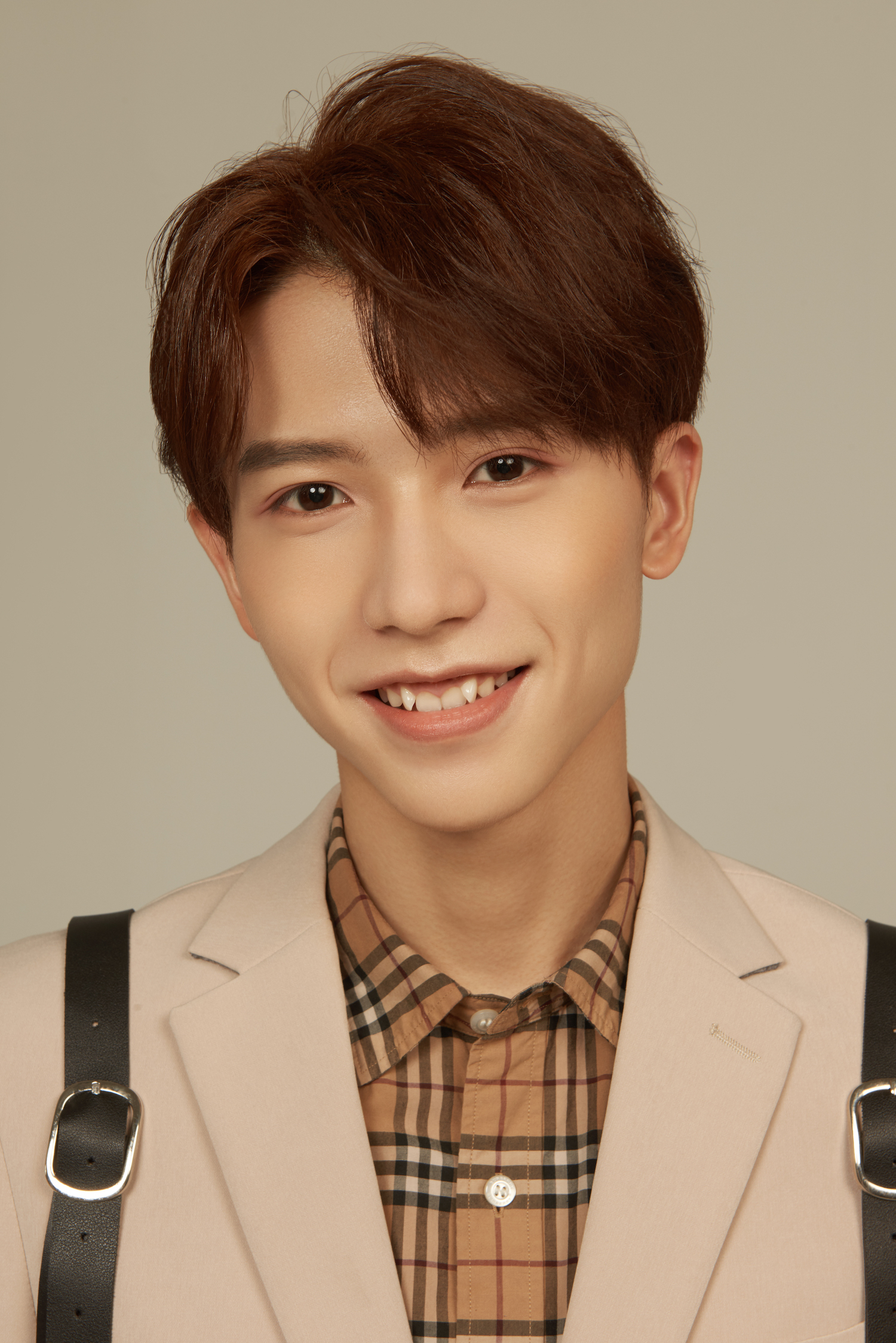 沙漠五子d5写真《起风了》开启预售 阳光帅气彰显活力