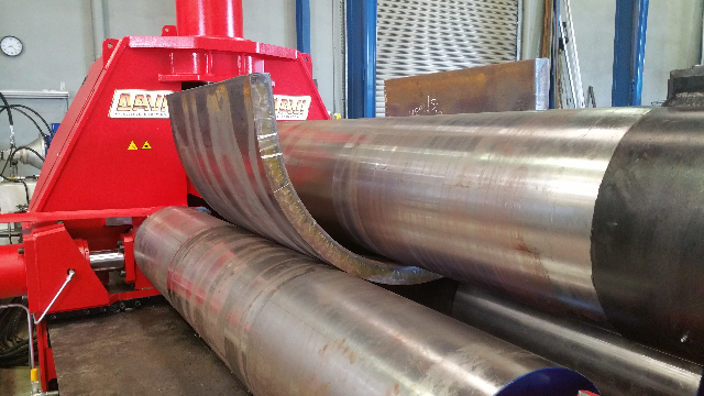 200毫米厚的钢板被卷板机慢慢滚圆这个过程太享受了