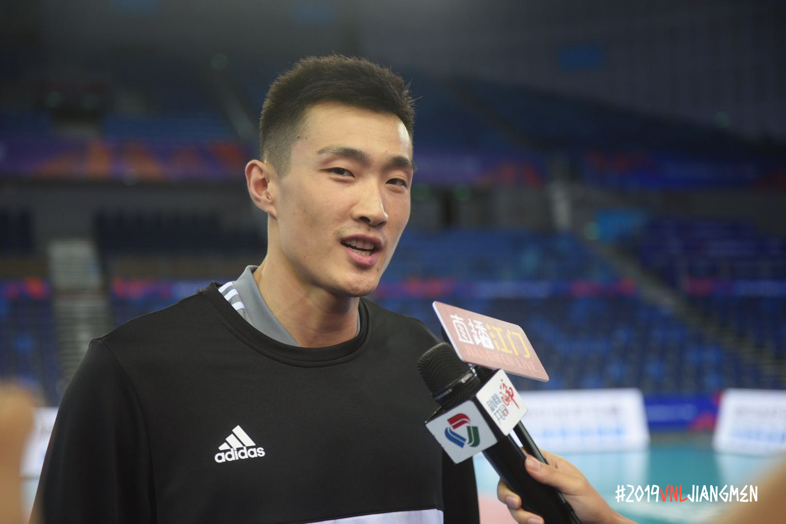 打开凤凰新闻,查看更多高清图片(中国男排队长季道帅接受采访)中国