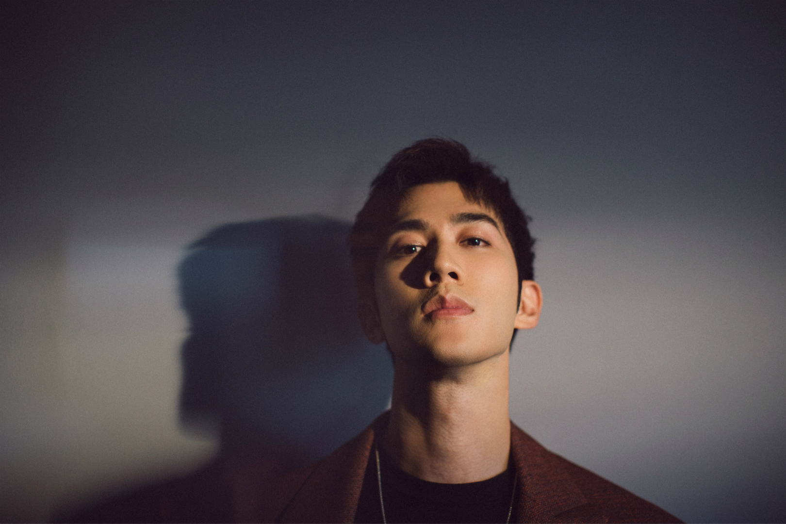 李治廷获年度挚爱突破演员奖《白发》热播感恩认可与支持