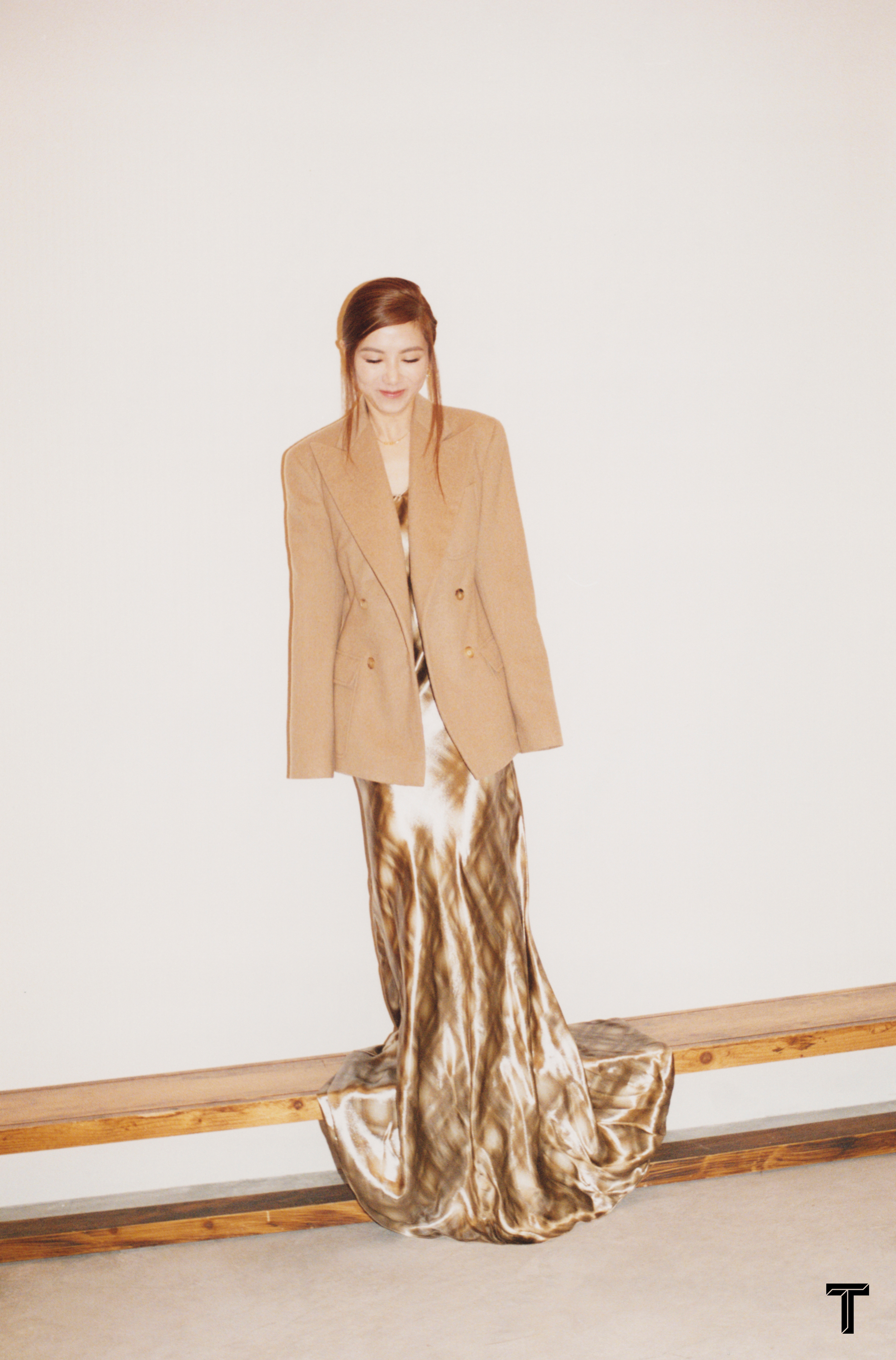 打开凤凰新闻,查看更多高清图片近日,邓紫棋《t》杂志新加坡版六月