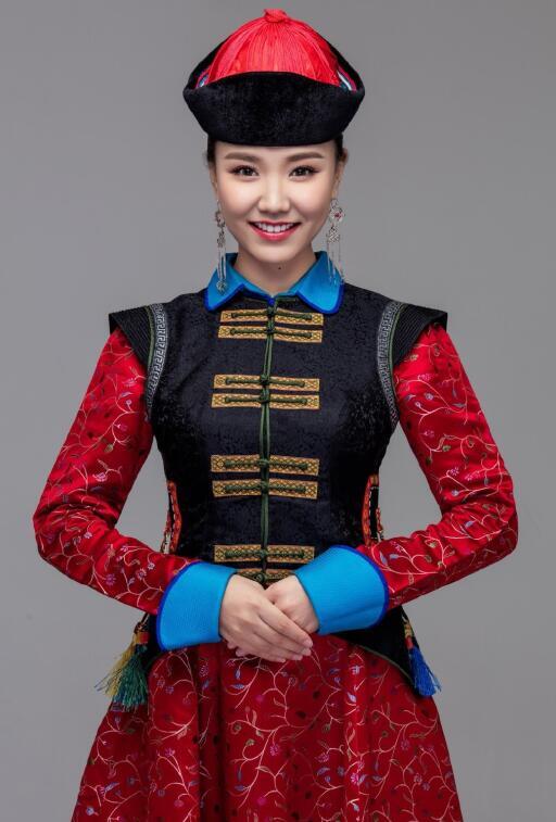 还记得"吉祥三宝"中的小女孩吗? 13年过去如今她长成这样了!